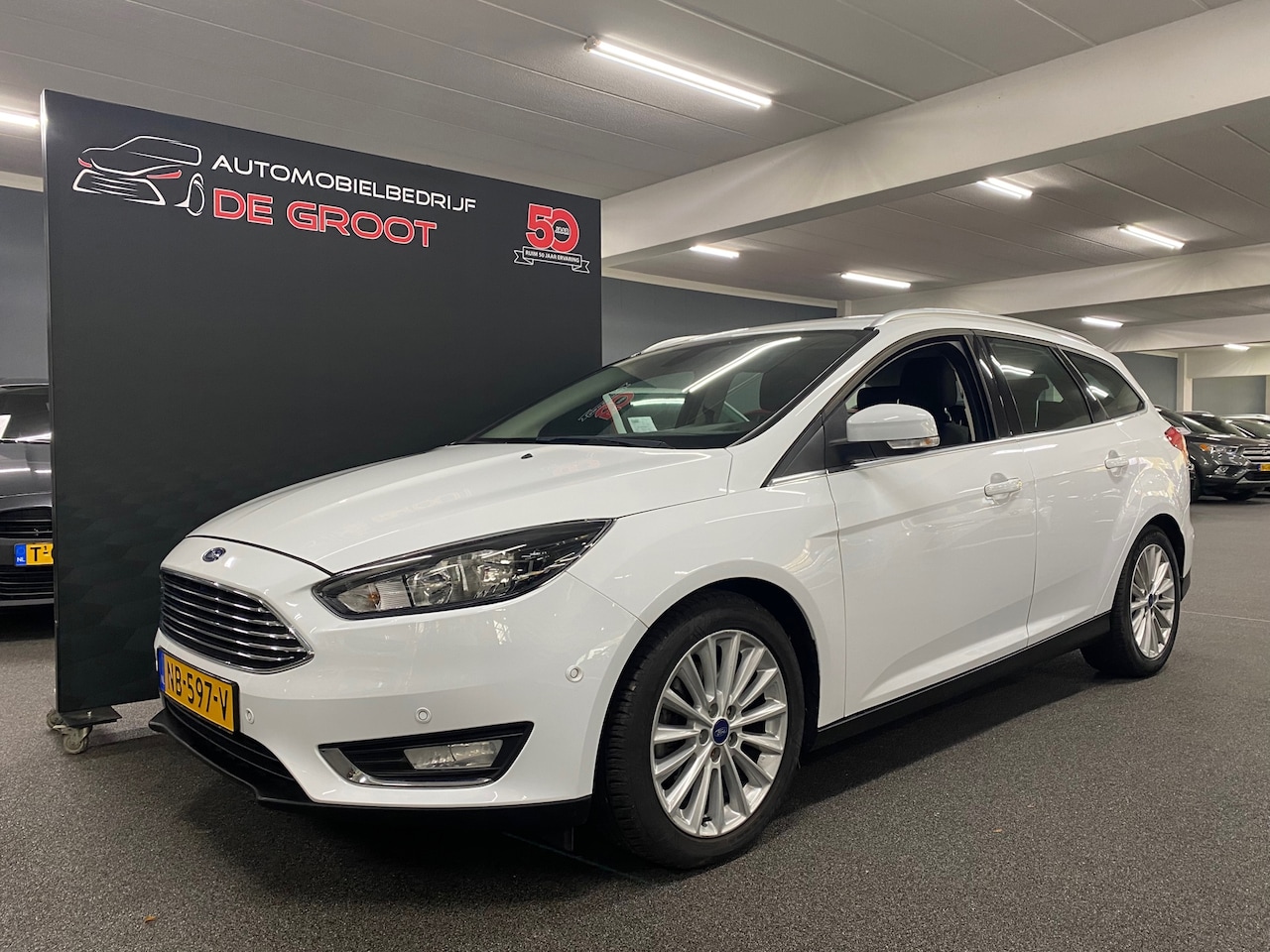 Ford Focus Wagon - 1.5 Titanium/ NL-auto/ Trekhaak El. wegklapbaar/ Apple carplay/ Android - AutoWereld.nl