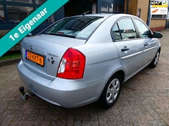 Hyundai Accent - 1.4i Dynamic 97pk Sedan Airco Trekhaak 1100kg. 1e eigenaar
