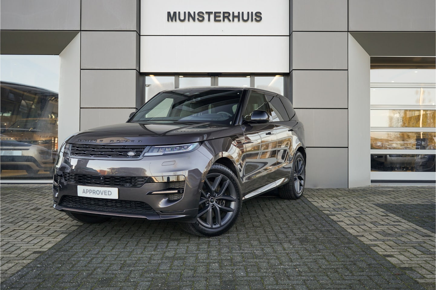 Land Rover Range Rover Sport - 3.0 P440e Dynamic SE | Elektrische trekhaak | Schuif/Kantel dak | Voorstoelen / Achterbank - AutoWereld.nl