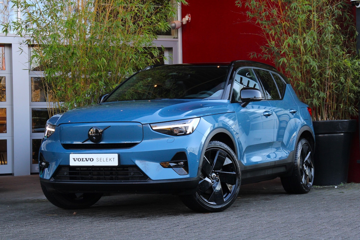 Volvo EX40 - Single Motor Extended Range Ultra 82 kWh | Trekhaak | 360 Camera | Schuifdak | Harman/Kard - AutoWereld.nl