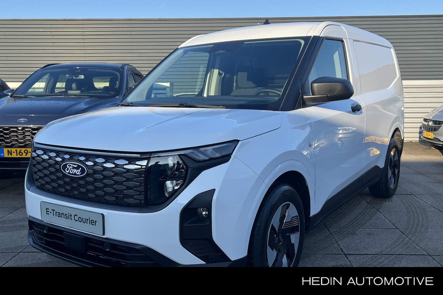 Ford Transit Courier - E-Transit Trend 44kWh 136pk | EV Trekhaak 0,99% Rente Uit Voorraad Leverbaar - AutoWereld.nl