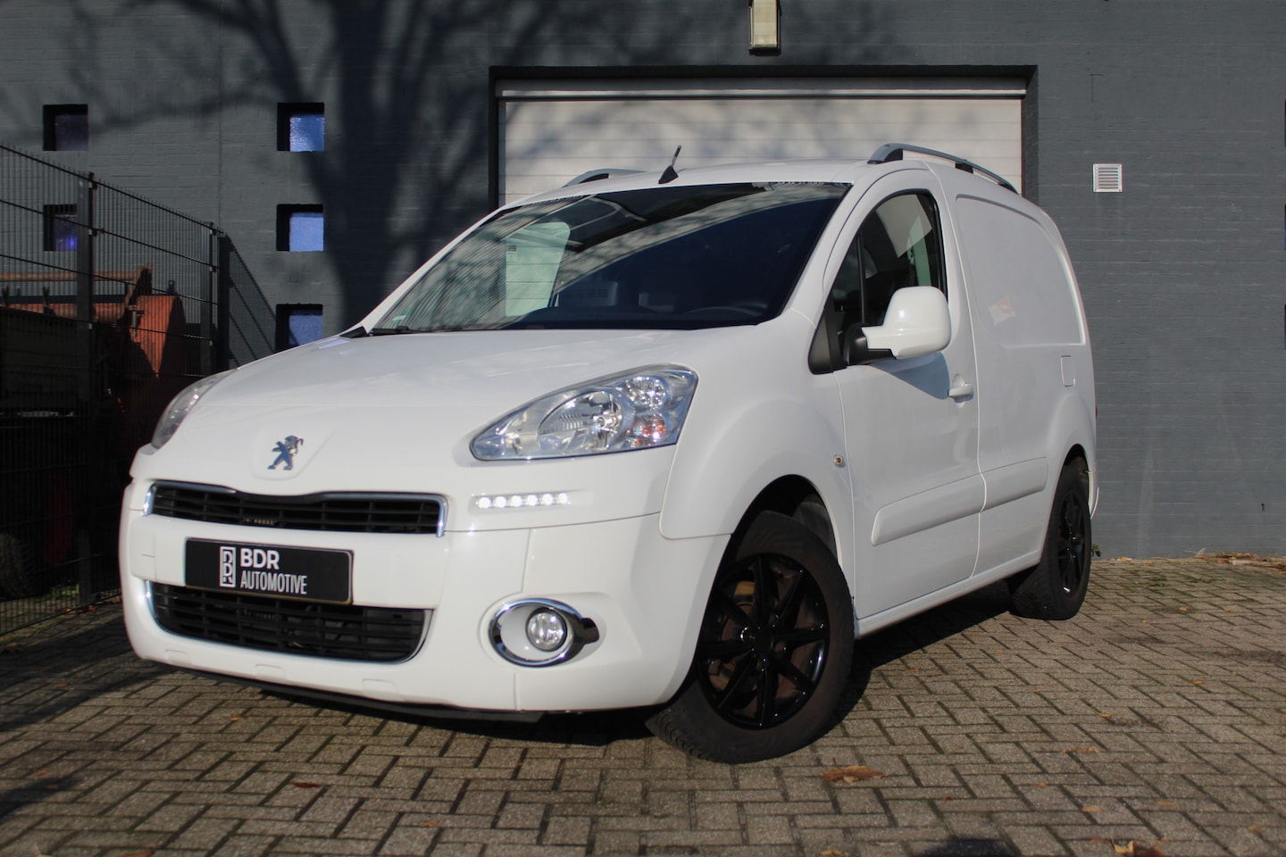 Peugeot Partner - 120 1.6 e-HDI L1 Navteq|Airco|Navigatie|PDC achter - AutoWereld.nl