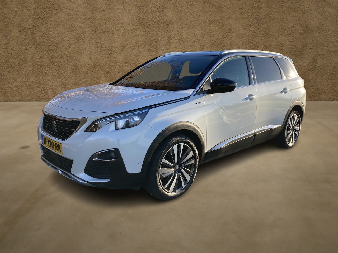 Peugeot 5008 - 1.2 PureTech Blue Lease GT-Line 7 persoons | Panorama dak | Apple/Android Auto - AutoWereld.nl