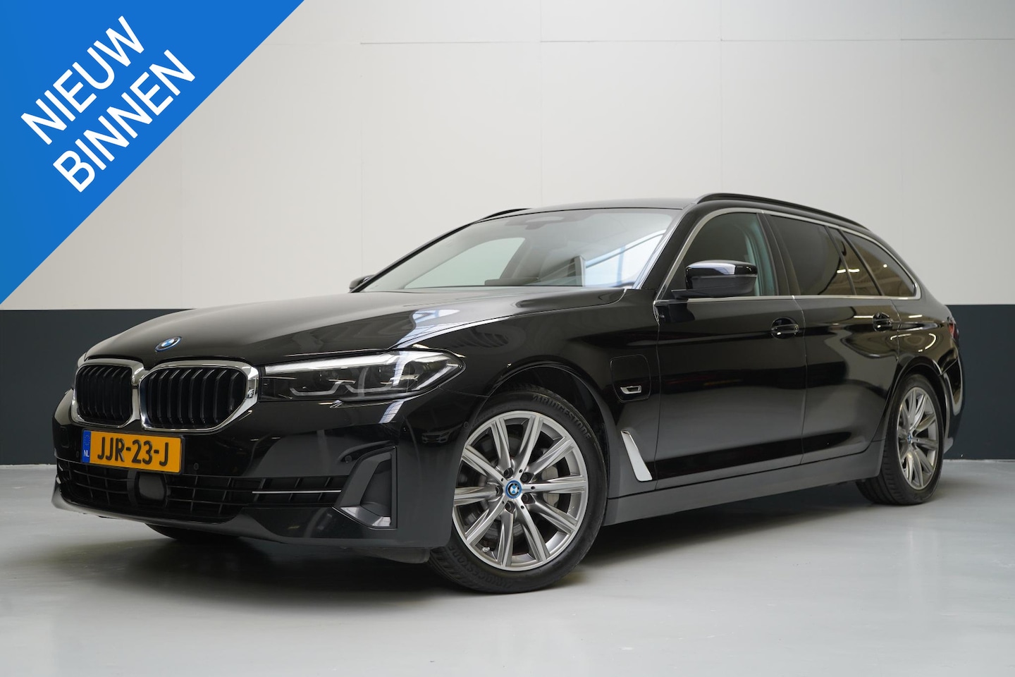 BMW 5-serie Touring - 530e Business Edition Plus | Trekhaak | Stuurverwachting | Adaptive cruise | Navigatie - AutoWereld.nl
