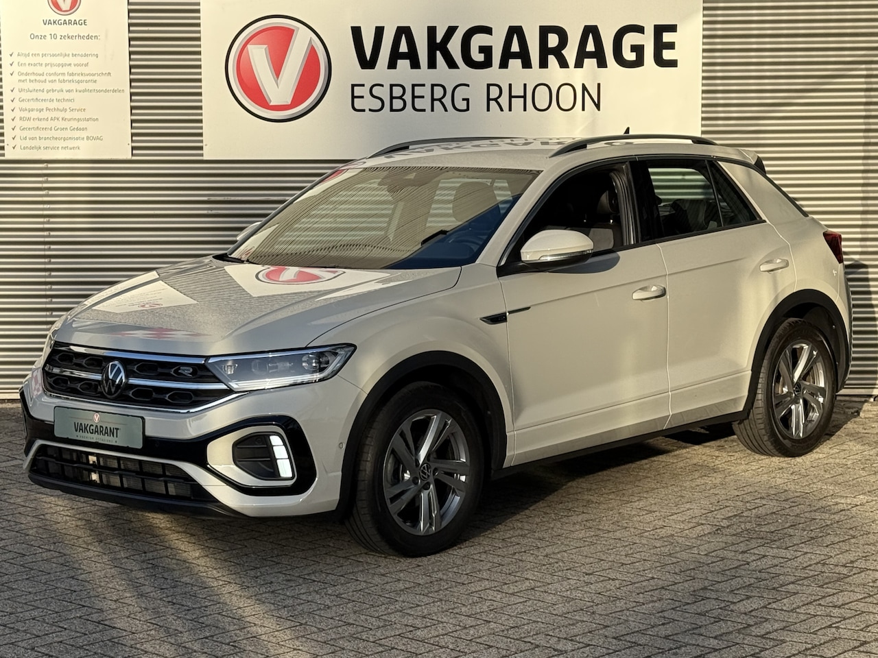 Volkswagen T-Roc - 1.5 TSI R-Line DSG NAVI/APPLE CARPLAY,PDC,IQ LIGHT,VIRTUAL - AutoWereld.nl