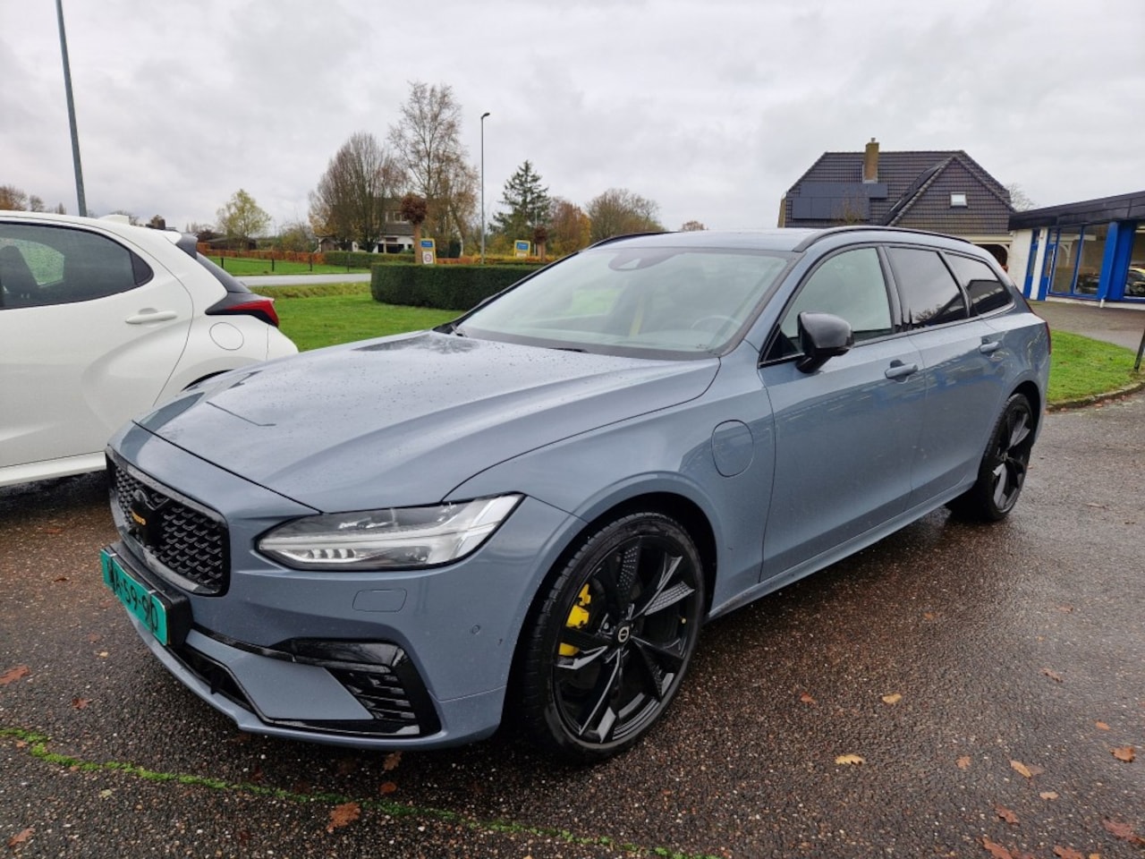 Volvo V90 - 2.0 T6 AWD R-Design 2.0 T6 AWD R-Design, Pano, Ultra Dark, H en K, Trekhaak, 360 camera, 20 inch, - AutoWereld.nl
