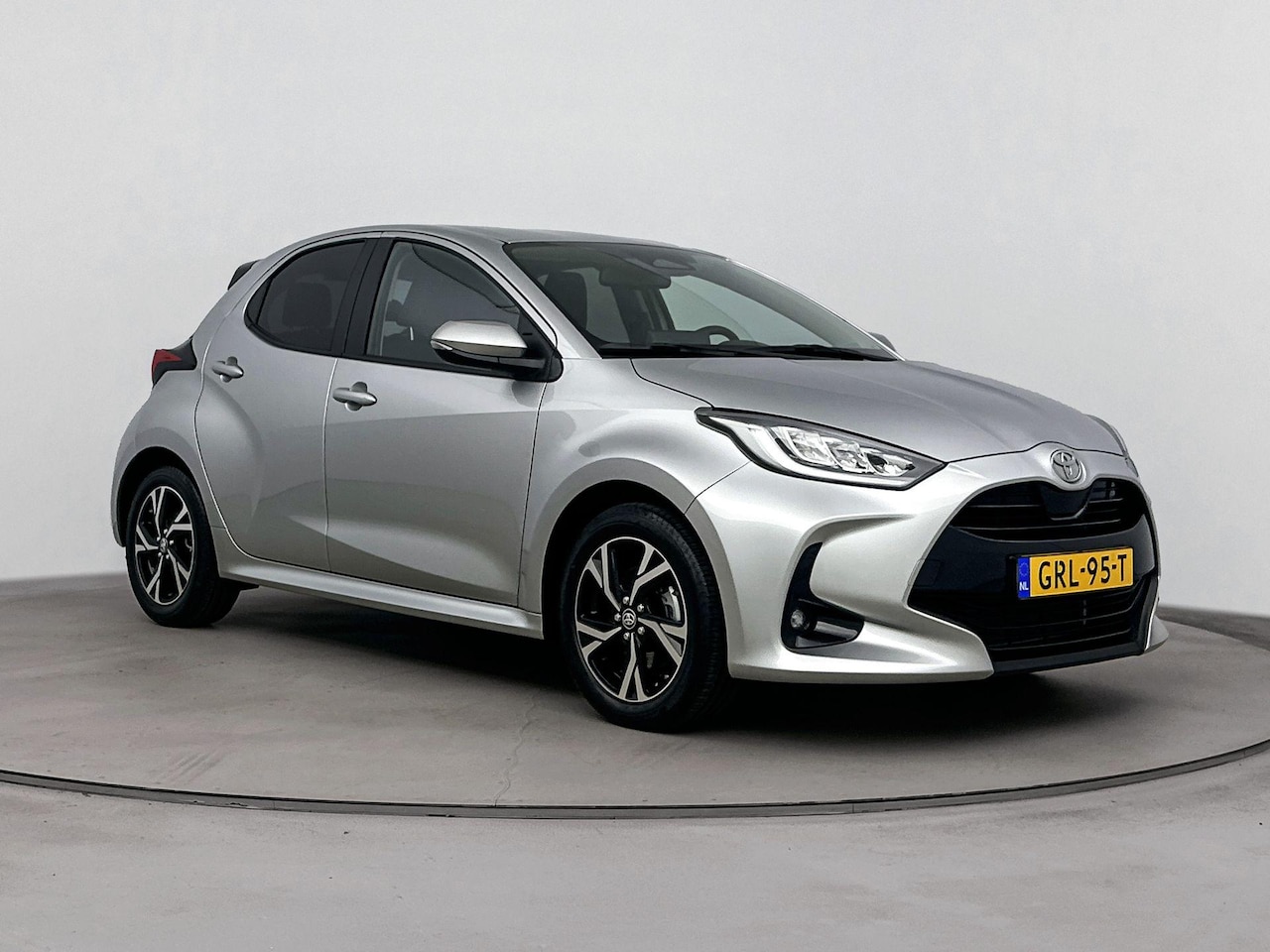 Toyota Yaris - 1.5 Hybrid 115 First Edition | Navigatie | Adaptive Cruise | Clima | Keyless | Apple Carpl - AutoWereld.nl