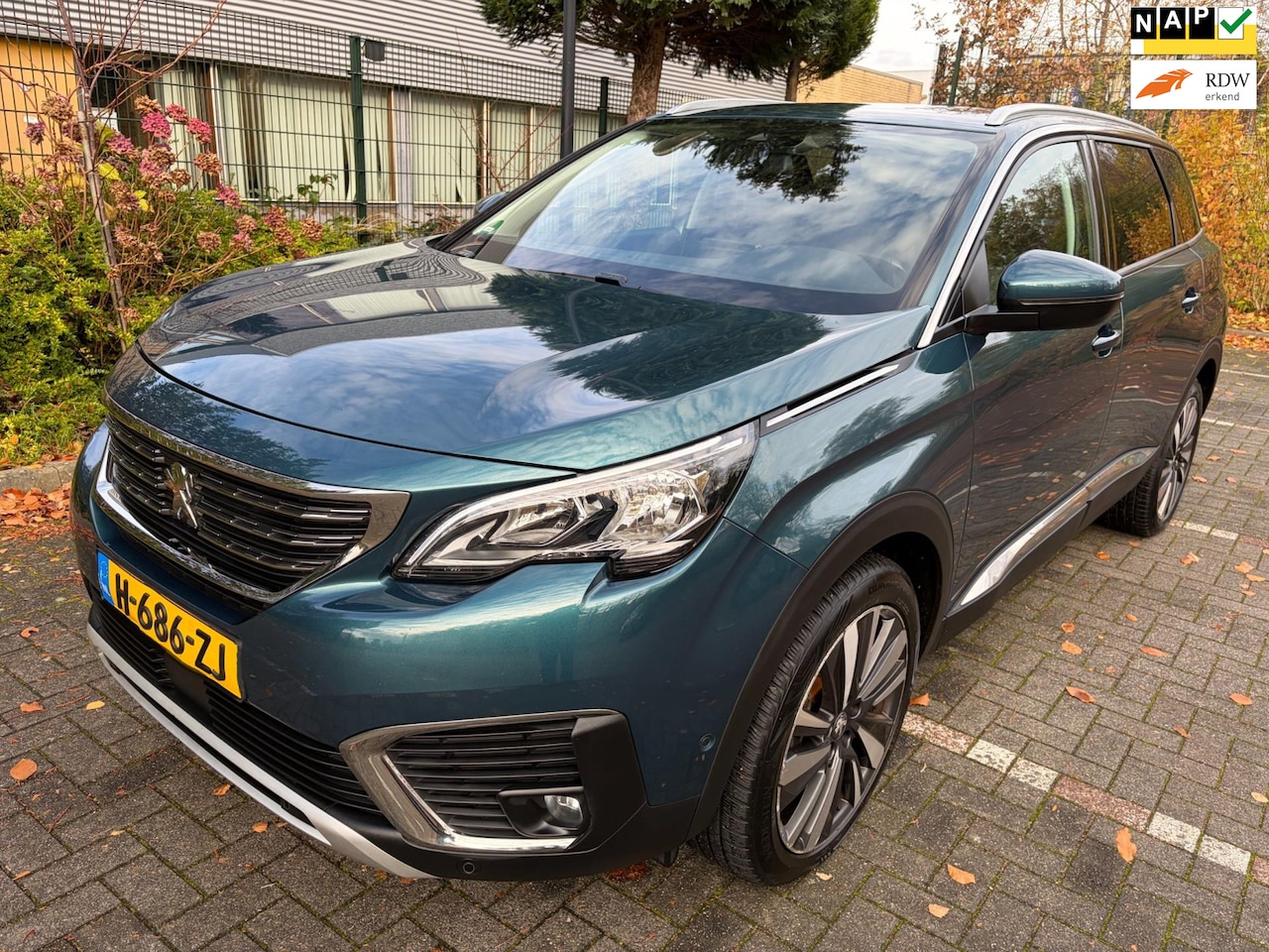 Peugeot 5008 - 1.2 PureTech Blue Lease Premium / Automaat / 7-Pers. / Trekhaak / Navi - AutoWereld.nl