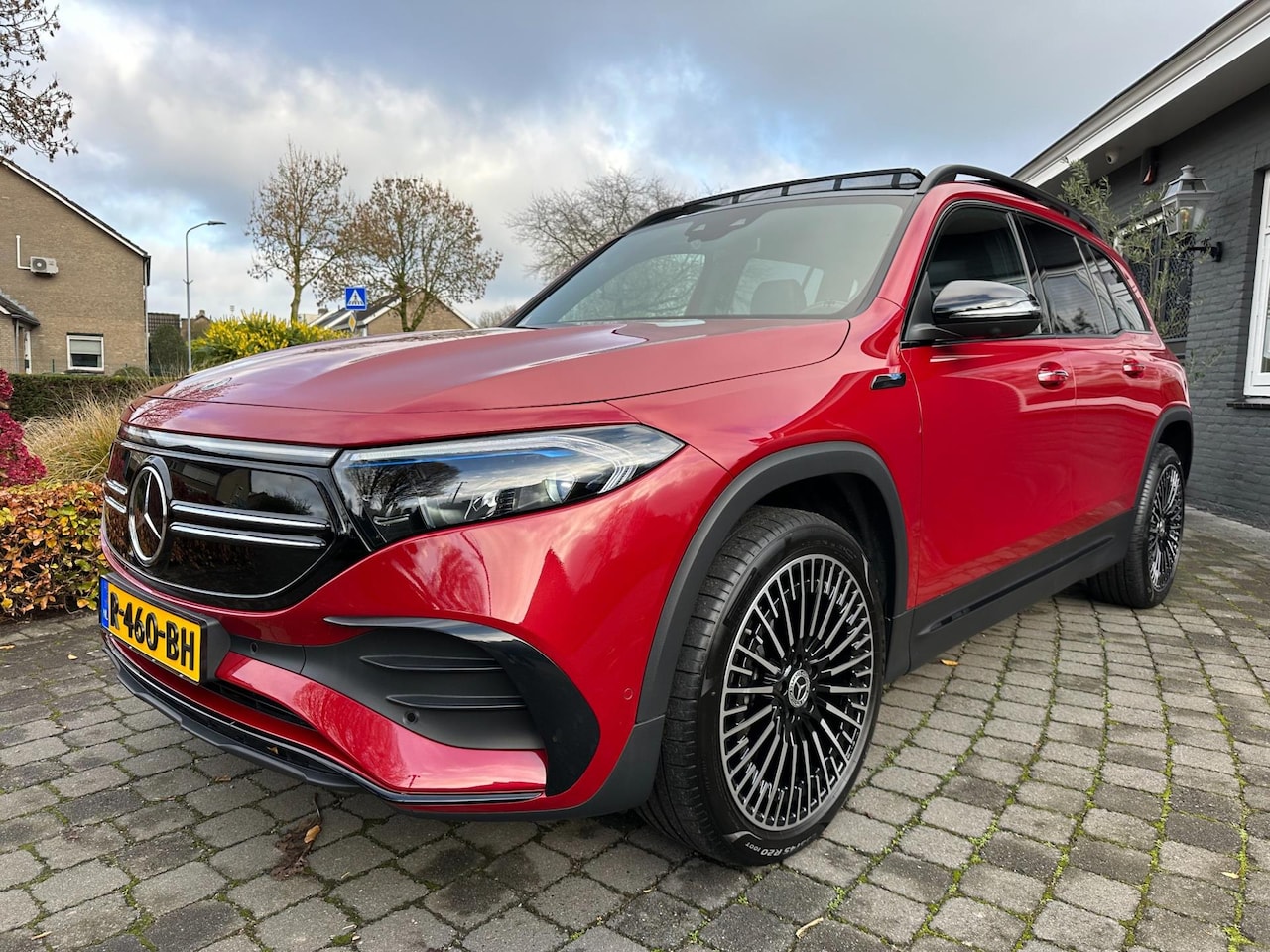 Mercedes-Benz EQB - 250 AMG Line, BTW! Pano, 7pers,VOL! - AutoWereld.nl