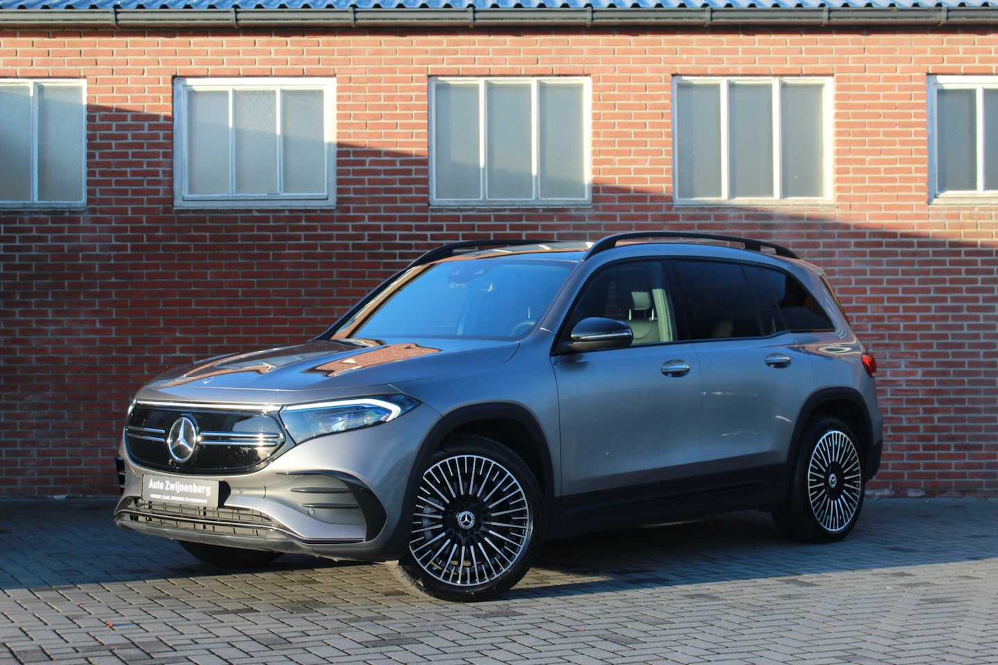 Mercedes-Benz EQB - 250+ AMG Line 71 kWh | Pano | Leder | Cruise | - AutoWereld.nl