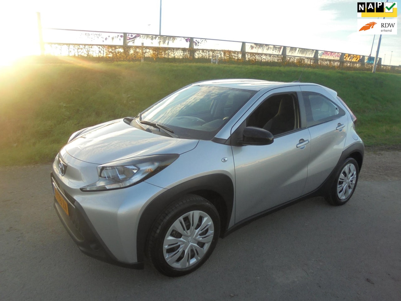 Toyota Aygo X - Toyota Ayco X 1.0 benzine 5 deurs airco Camera 7000 km - AutoWereld.nl