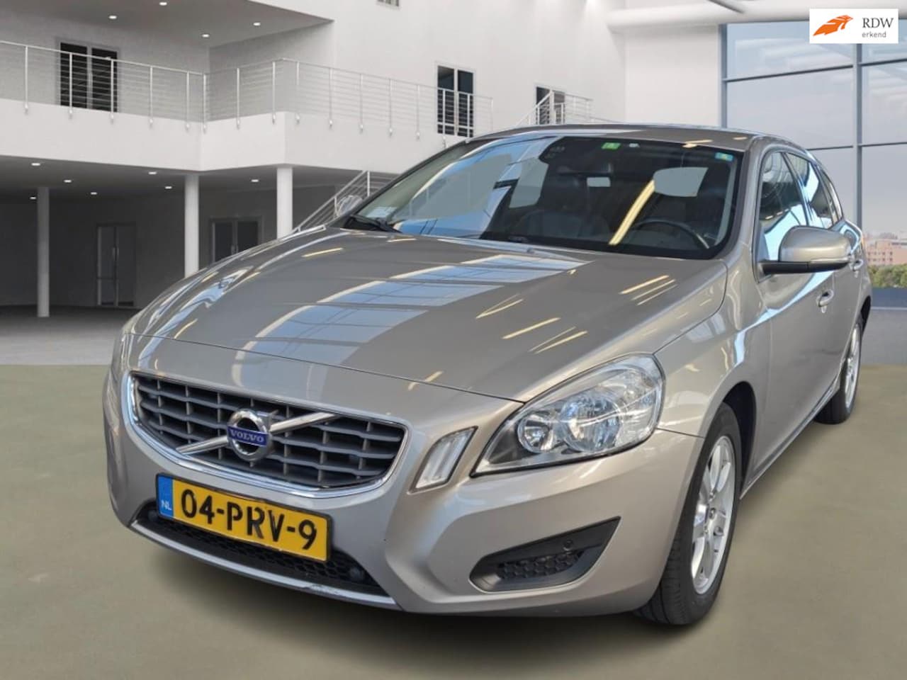 Volvo V60 - 2.0T Kinetic AUT NAVI PSENSOR LEDER 2 X SLEUTELS - AutoWereld.nl