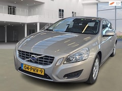 Volvo V60 - 2.0T Kinetic AUT NAVI PSENSOR LEDER 2 X SLEUTELS