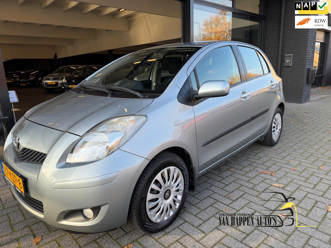 Toyota Yaris - 1.3 VVTi Aspiration / AUTOMAAT / APK 11-2026 - AutoWereld.nl