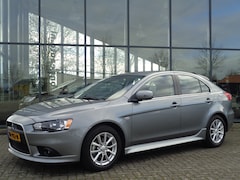 Mitsubishi Lancer Sportback - 1.6 Limited Edition | Uniek | NL Auto | Weinig km | Stoelverwarming | Climate | LMV | Navi | Parkeersensoren
