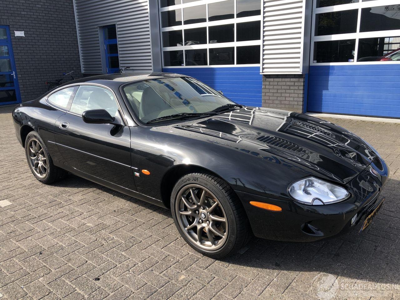 Jaguar XKR - 4.0 V8 Coupé 4.0 V8 COUPE - AutoWereld.nl