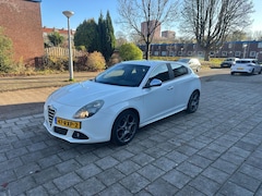 Alfa Romeo Giulietta - 1.4 T Distinctive Snow White Black Leather