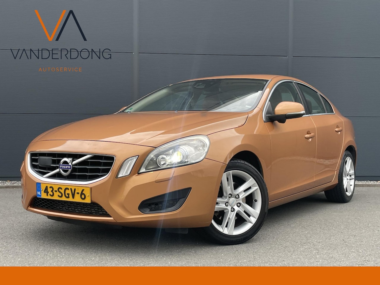 Volvo S60 - 1.6 T4 Momentum | Cruise Adaptive | Leder | Xenon - AutoWereld.nl