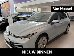 Volkswagen Golf - 1.5 eTSI Life Edition | VOORRAAD DIRECT LEVERBAAR | Automaat | 17 inch velgen | Parkeersen