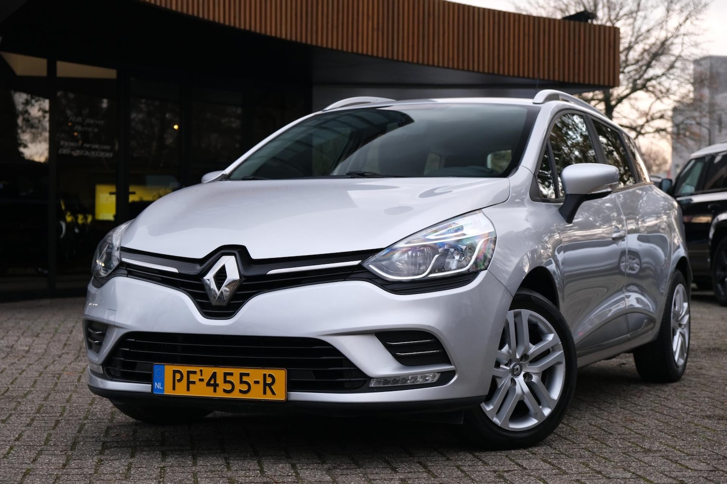 Renault Clio Estate - 0.9 TCe Zen/Rijklaar!/Nieuwe APK en Onderhoudsbeurt/Cruise/Airco/Navi/Bluetooth - AutoWereld.nl
