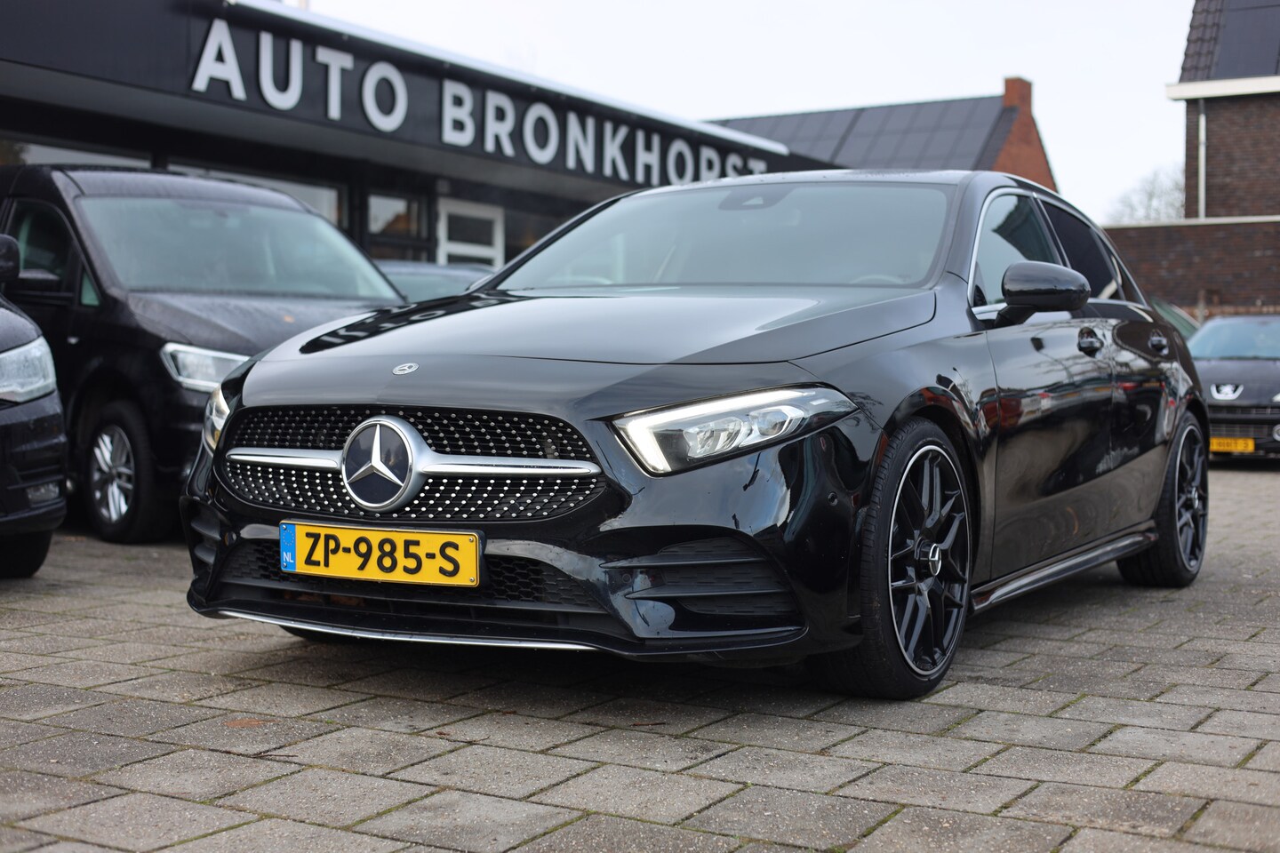 Mercedes-Benz A-klasse - 180 AUTOMAAT | AMG | NAVI | CAMERA | 19 INCH - AutoWereld.nl