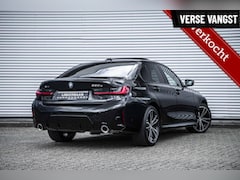 BMW 3-serie - 330e xDrive Sedan Hybrid | M Sport | Glazen Schuifdak | H&K | Innovation | Head Up |19 inc