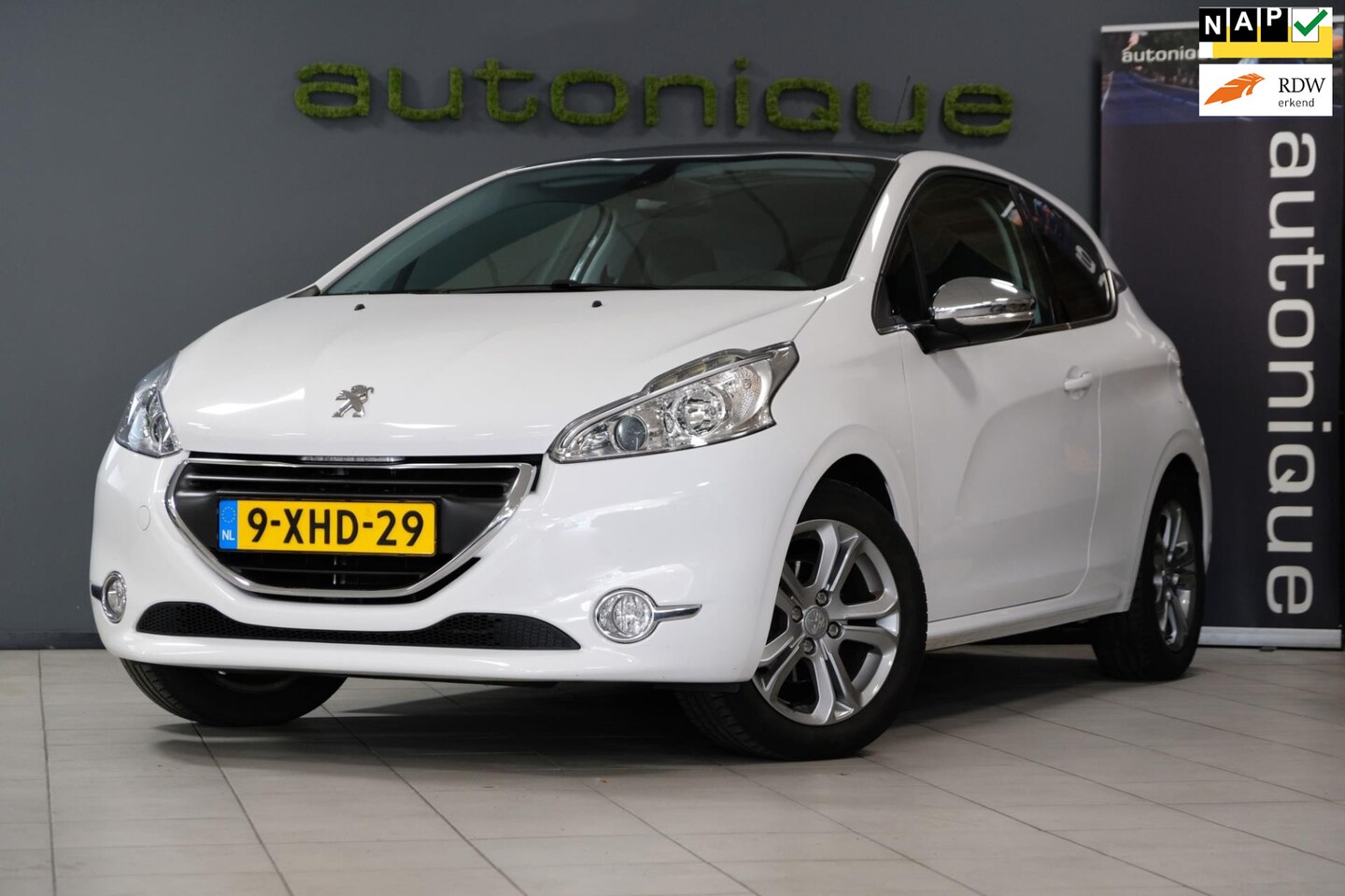 Peugeot 208 - 1.2 VTi Allure Panodak/Navi/Tr.haak/Sportint. - AutoWereld.nl