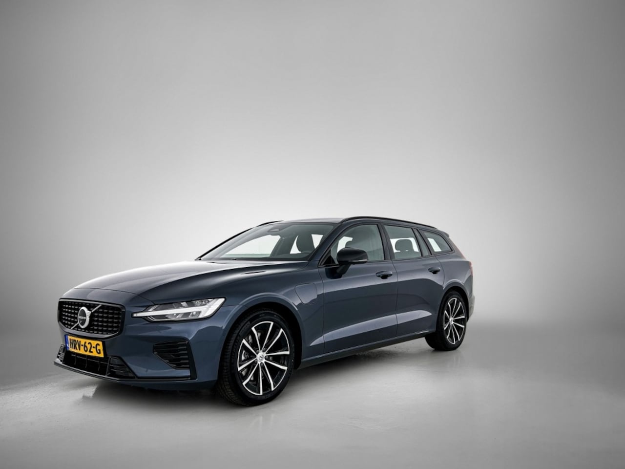 Volvo V60 - 2.0 T6 Plus Dark | Trekhaak | Sport Leder | 360* | Blis | Pilot - AutoWereld.nl