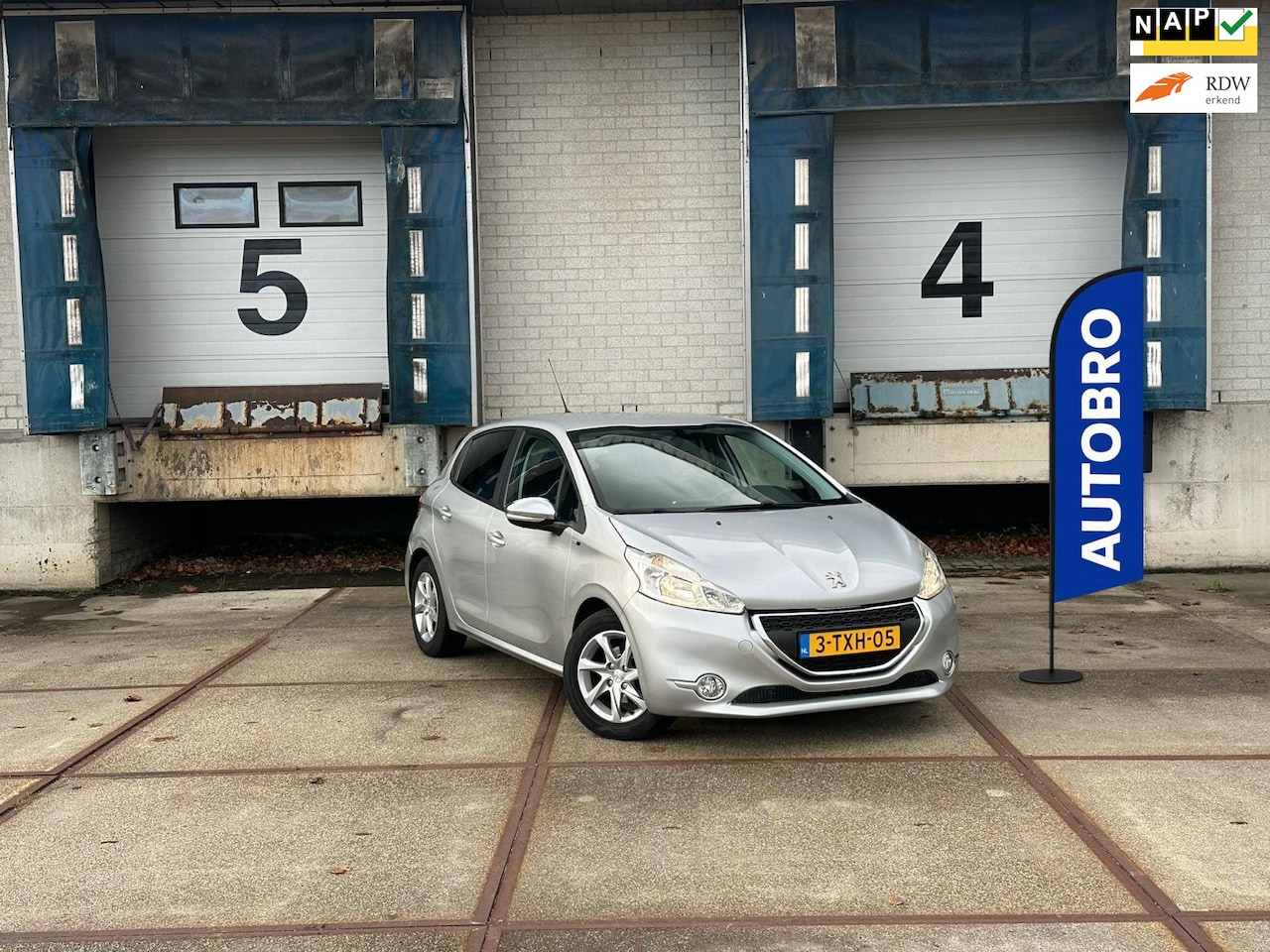 Peugeot 208 - 1.2 e-VTi Style (AUTOMAAT+Airco+Cruis+NAP+PDC) - AutoWereld.nl