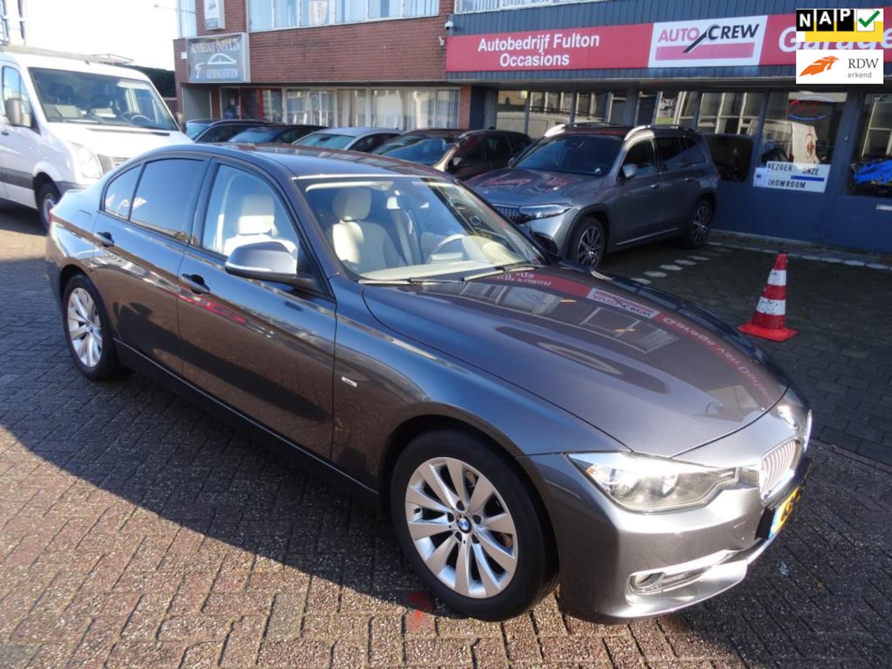 BMW 3-serie - 320i Executive/Automaat/Leer/127000 nap - AutoWereld.nl