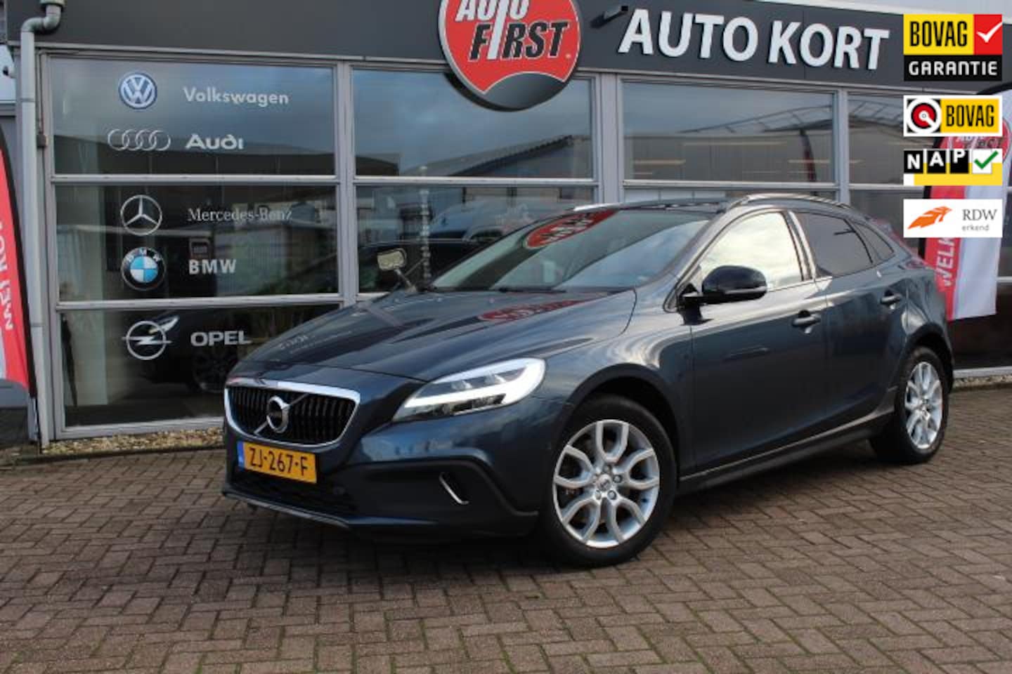 Volvo V40 Cross Country - 1.5 T3 Polar+ Luxury 1.5 T3 Polar+ Luxury - AutoWereld.nl