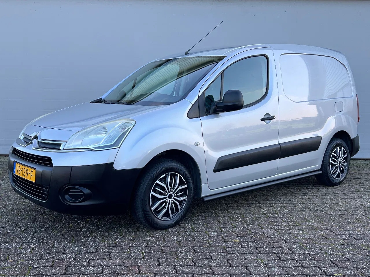Citroën Berlingo - 1.6 HDI 500 Comfort | Airco | Trekhaak | NL auto | Bijzonder nette auto! - AutoWereld.nl
