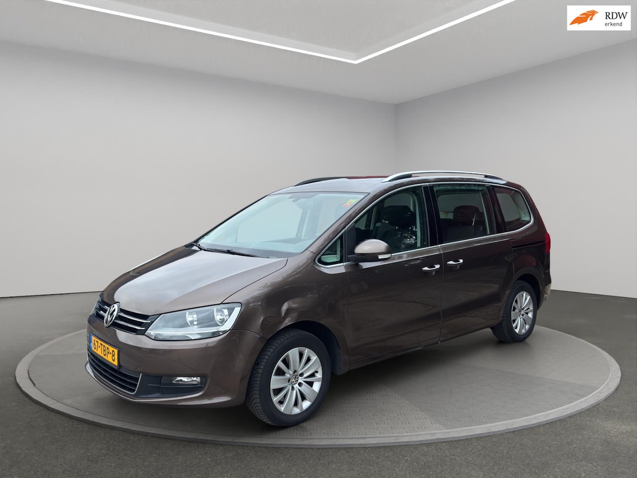 Volkswagen Sharan - 1.4 TSI Comfortline 7p. 2 Schuifdeuren Cruise control Navi Clima Stoel verw. Trekhaak - AutoWereld.nl