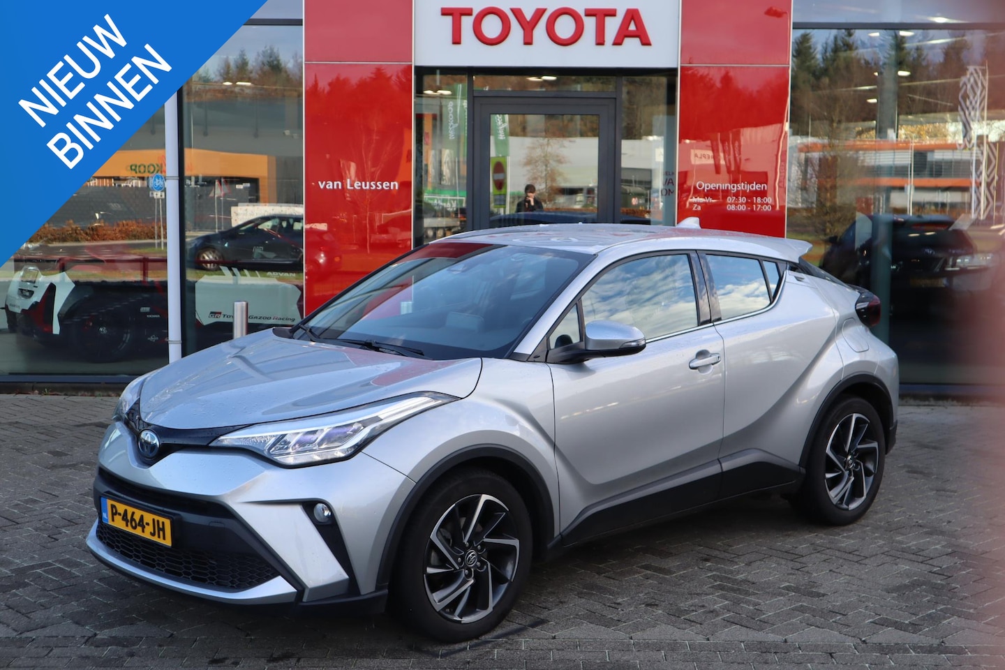 Toyota C-HR - 1.8 HYBRID DYNAMIC APPLE/ANDORID KEYLESS TREKHAAK AD-CRUISE P-SENSOREN CAMERA NL-AUTO NAVI - AutoWereld.nl