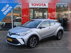 Toyota C-HR - 1.8 HYBRID DYNAMIC APPLE/ANDROID KEYLESS TREKHAAK AD-CRUISE P-SENSOREN CAMERA NL-AUTO NAVI