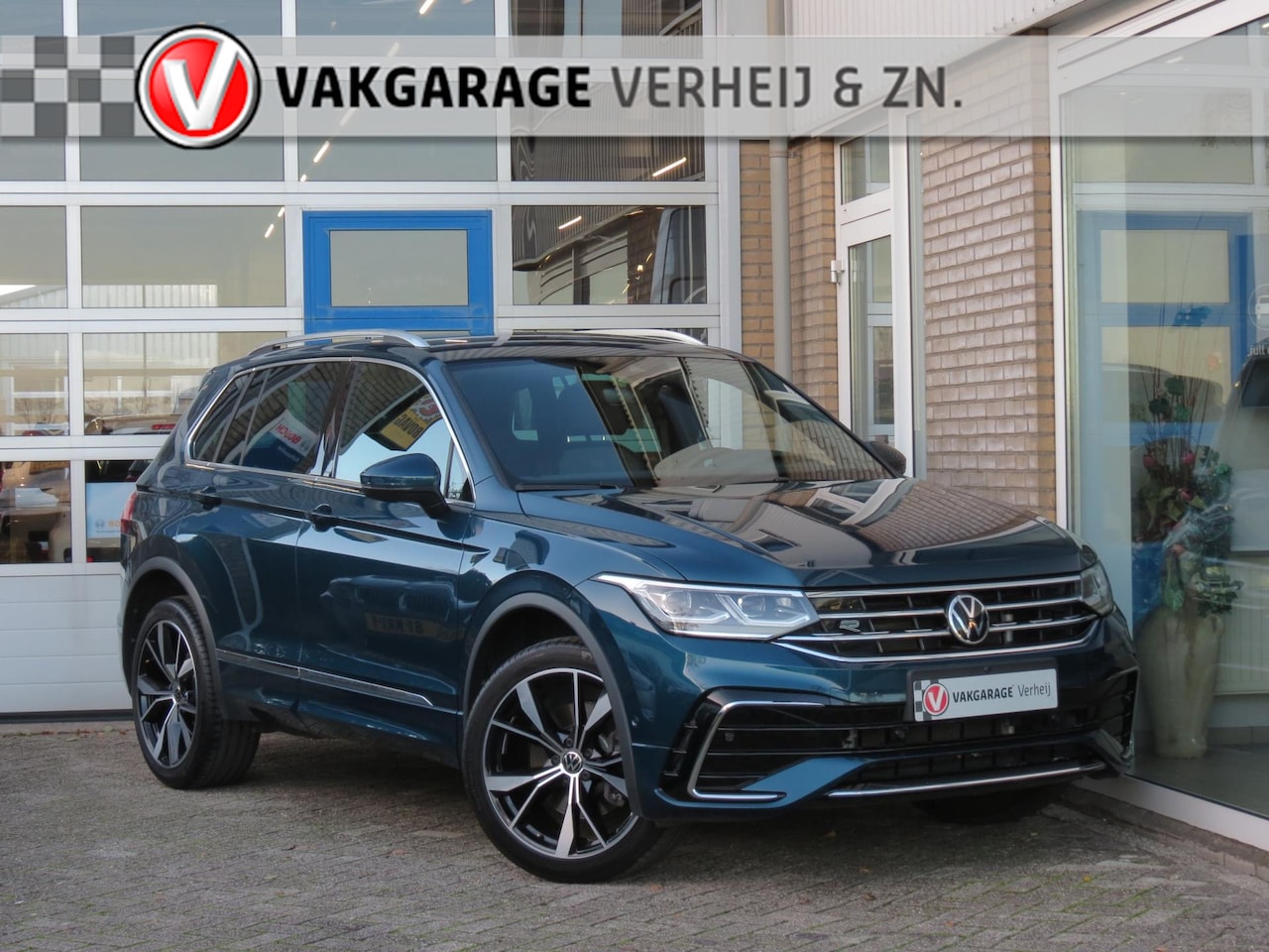 Volkswagen Tiguan - 1.4 TSI R-LINE eHybrid Business+ IQ-LED|2X R-Line|360 Camera|Digi-Dash|Ad. Cruise|Grote Na - AutoWereld.nl