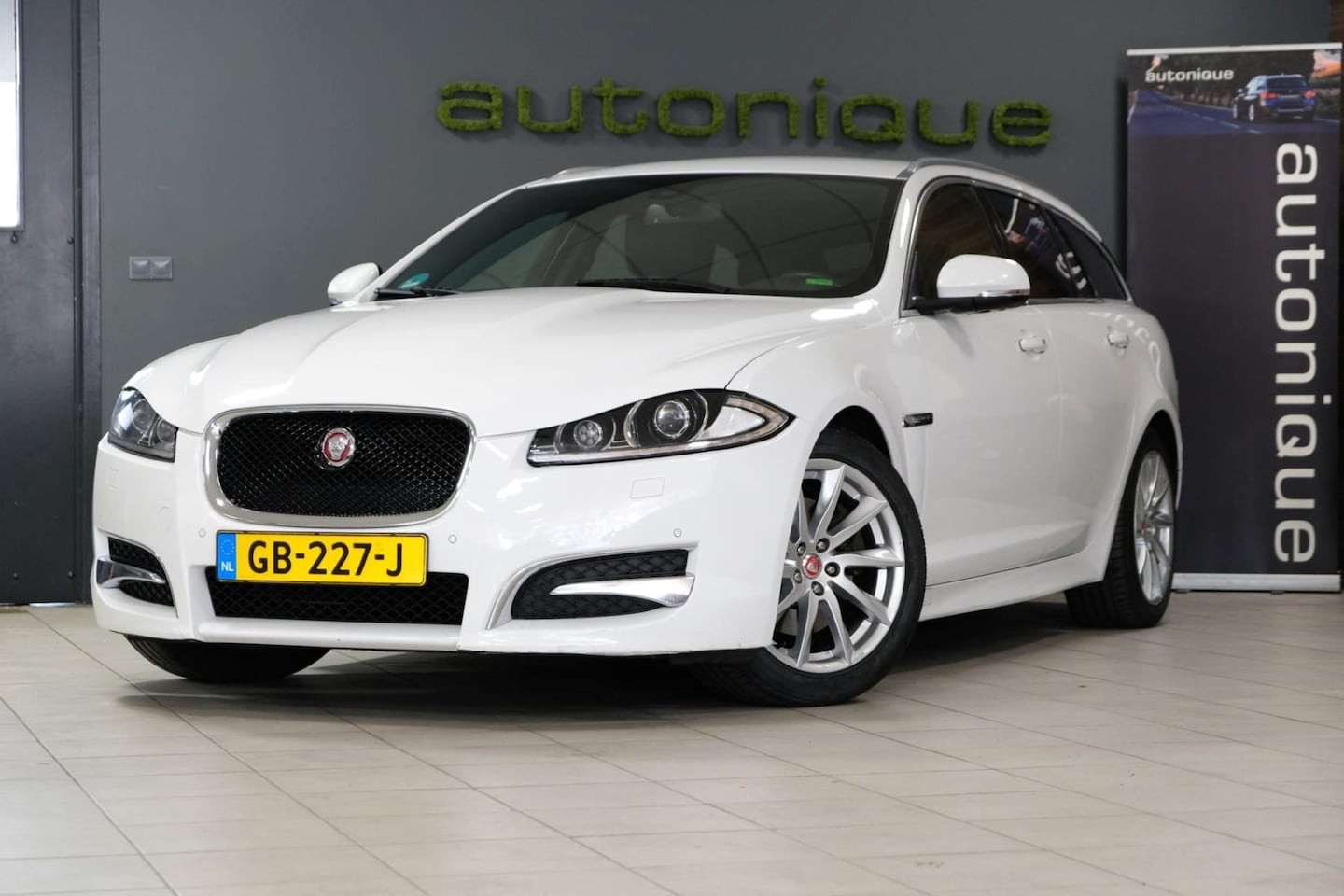 Jaguar XF Sportbrake - 2.2D *251dkm* NIEUWSTAAT!! Distributie Vervangen Leder/Camera/Trekhaak - AutoWereld.nl