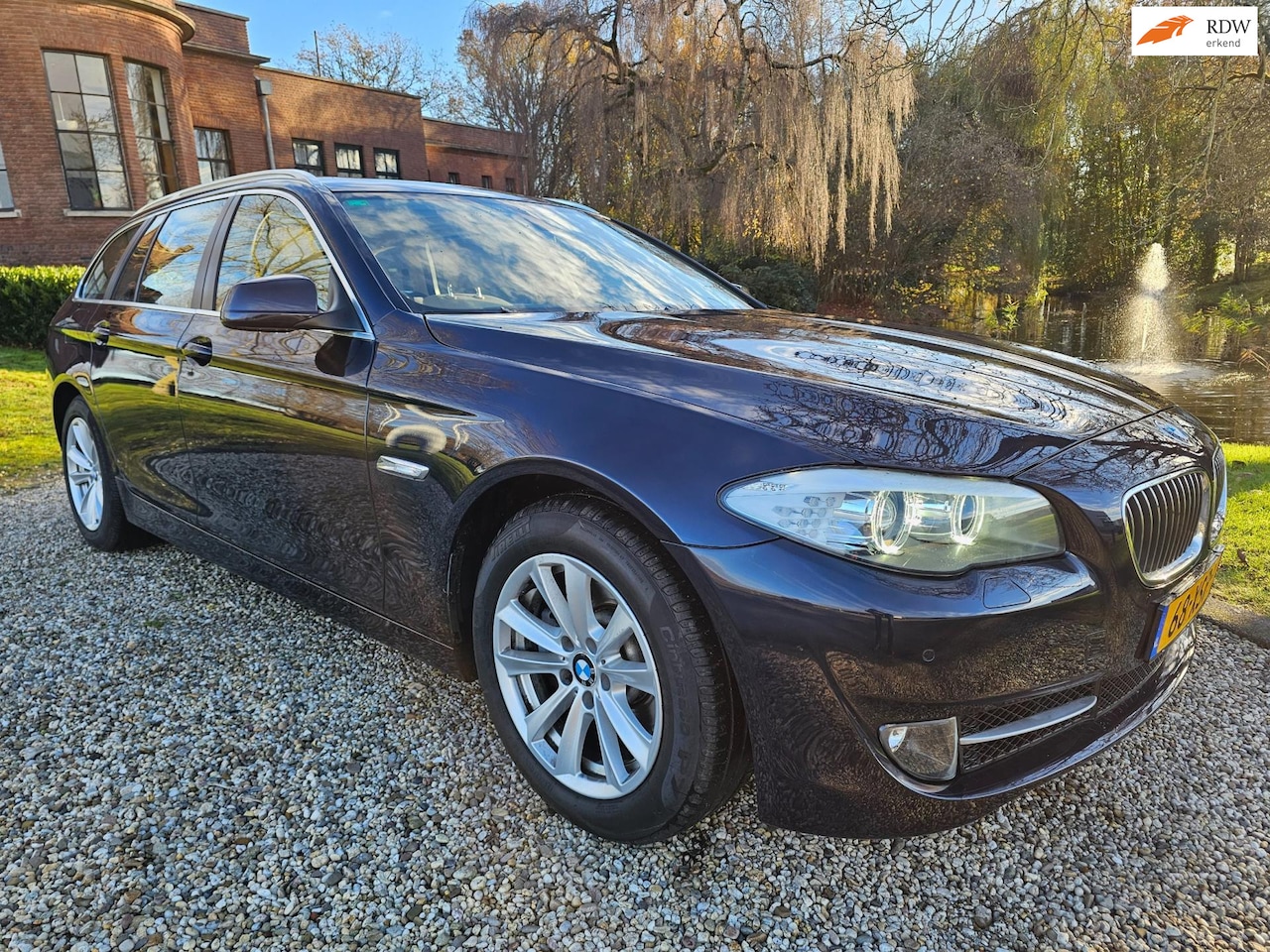 BMW 5-serie Touring - 520i High Executive XENON/automaat/LEER - AutoWereld.nl