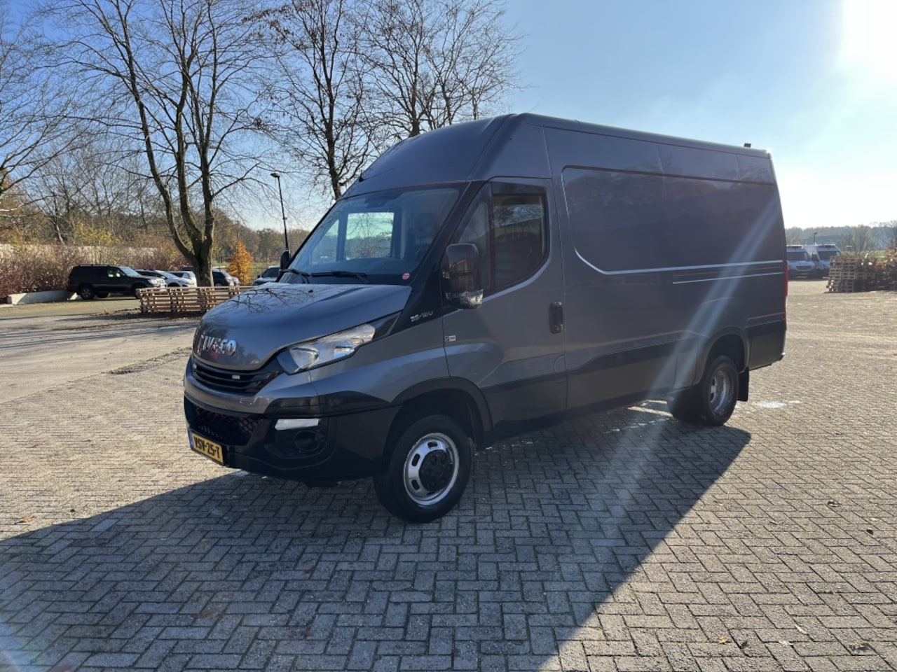 Iveco Daily - 35C16V 2.3 352 H2 L 35C16V 2.3 352 H2 L - AutoWereld.nl
