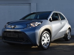 Toyota Aygo X - 1.0 VVT-i MT Play Handgeschakeld 72pk | Achteruitrijcamera | Apple Carplay & Android Auto