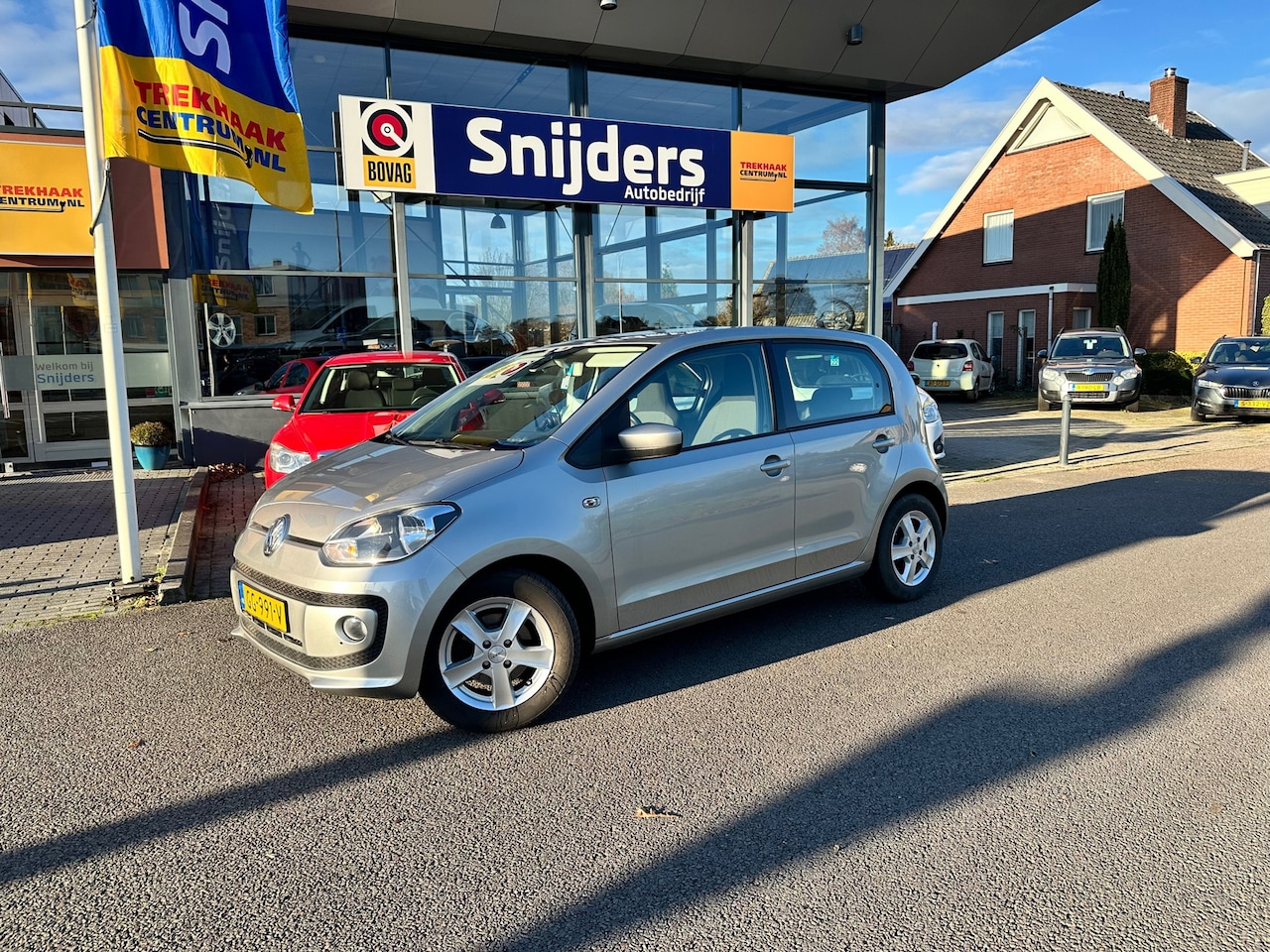 Volkswagen Up! - 1.0 cheer up! BlueMotion NAVI/STOELVERWARMING - AutoWereld.nl