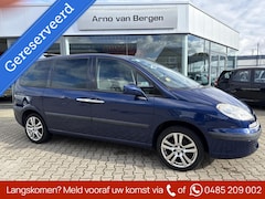 Peugeot 807 - 2.2 ST, 6 persoons, climatronic, cruisecontrol, trekhaak, electrische schuifdeuren, nieuwe