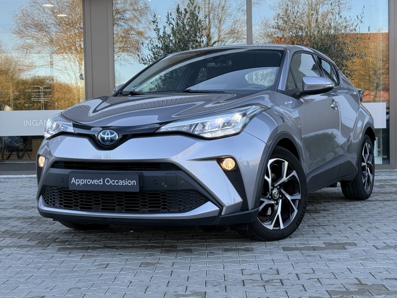 Toyota C-HR - 1.8 140pk Hybrid Dynamic | Trekhaak | Keyless | metallic lak | 1 - AutoWereld.nl