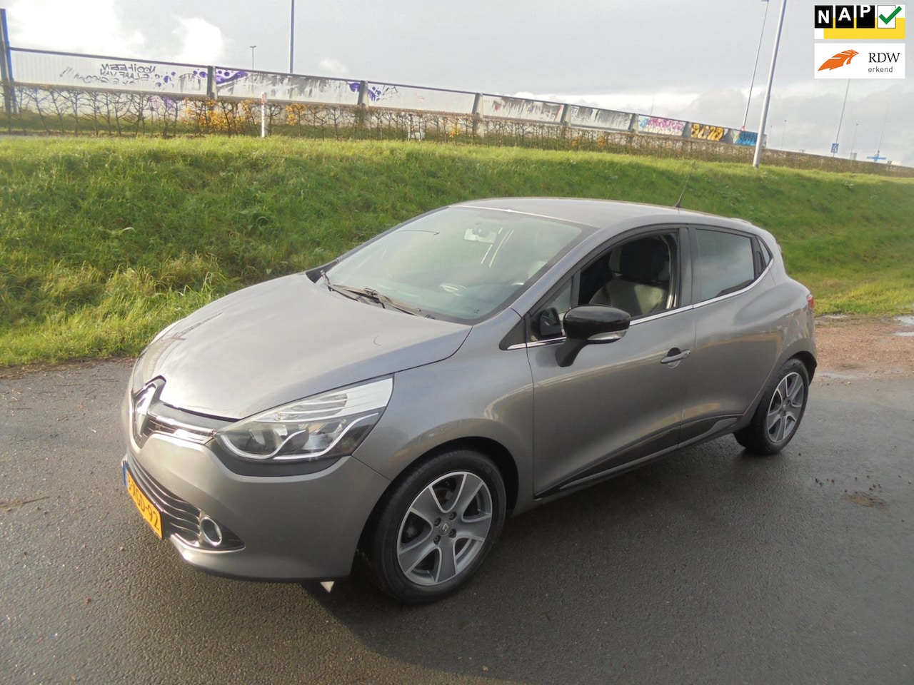 Renault Clio - Renault Clio 0.9 benzine 5 deurs airco lmv navigatie 94.000km - AutoWereld.nl