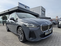 BMW 2-serie Active Tourer - 225e xDrive M Sport Pano-Dak | Trekhaak | Harman Kardon | HUD | Camera |