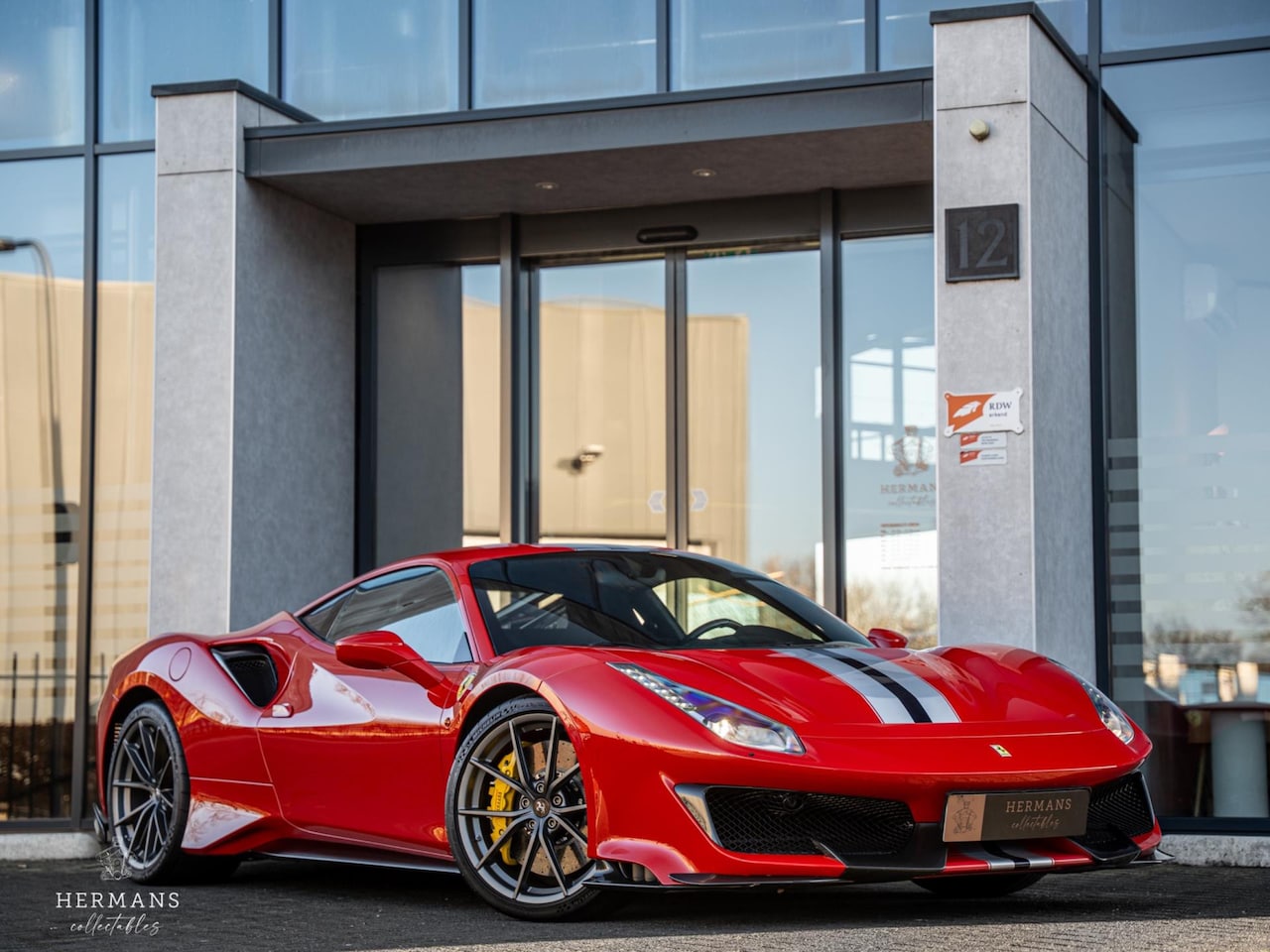 Ferrari 488 - 3.9 Pista / Rosso Corsa / Carbon / Lift / Camera / Dealer - AutoWereld.nl
