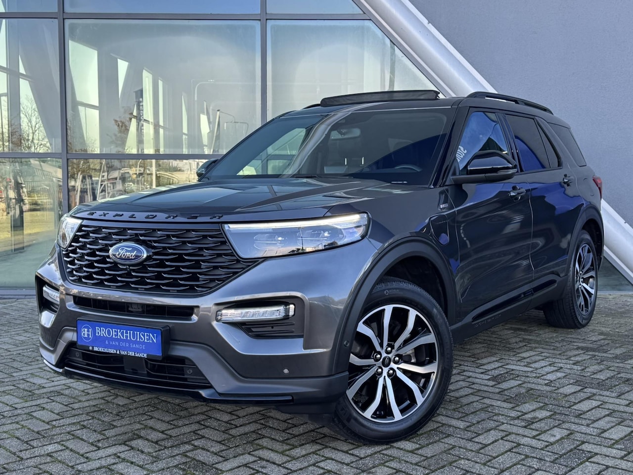 Ford Explorer - 3.0 V6 EcoBoost PHEV ST-Line 457pk Panoramadak / Trekhaak / Stoelventilatie - AutoWereld.nl