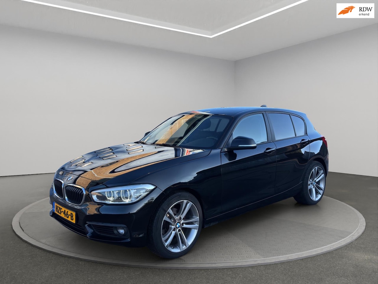 BMW 1-serie - 116i Essential Bomvol in opties! - AutoWereld.nl