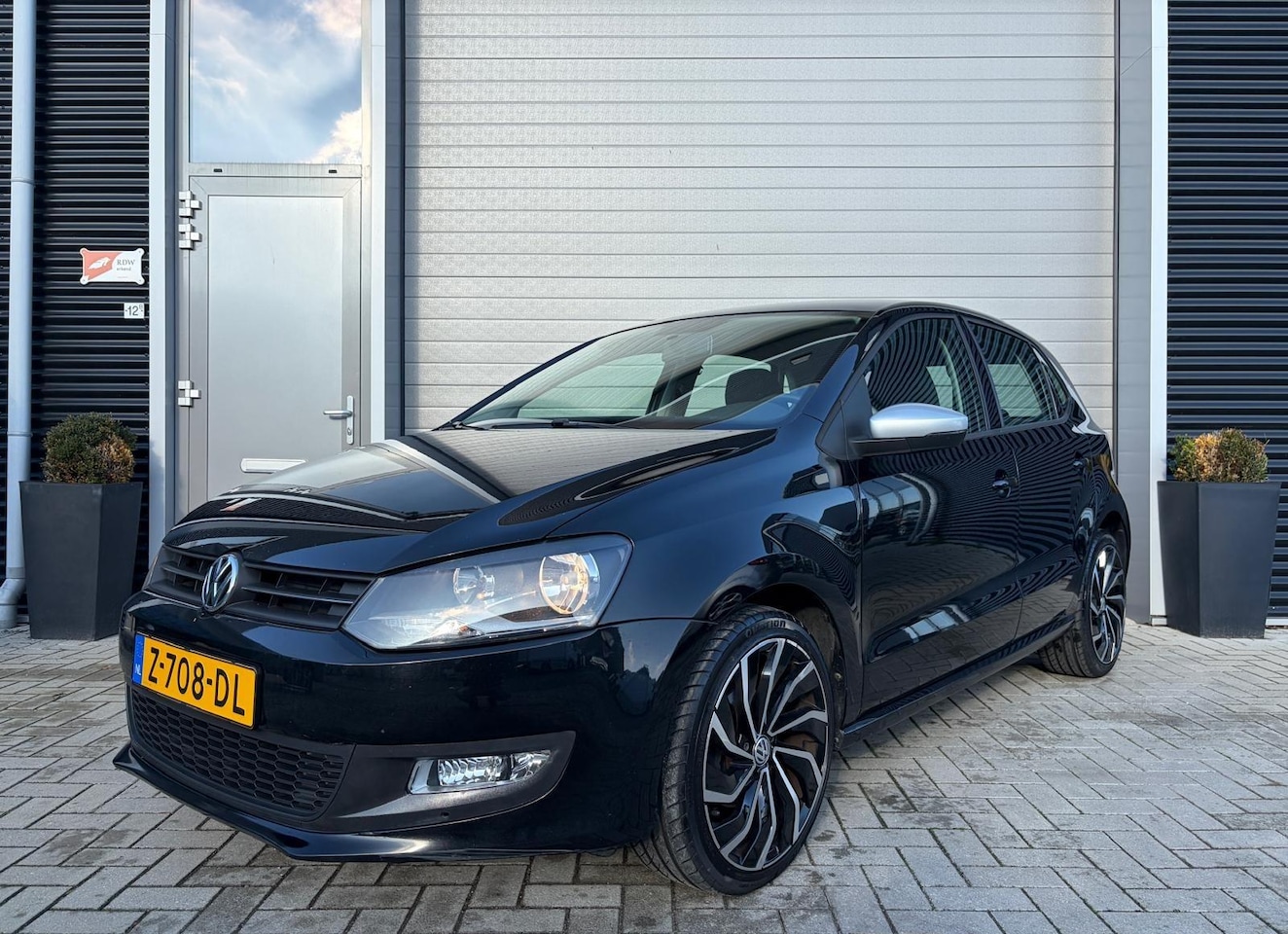 Volkswagen Polo - 1.4-16V Comfortline/Lichtmetaal/Carplay/Airco/Black edition/ - AutoWereld.nl