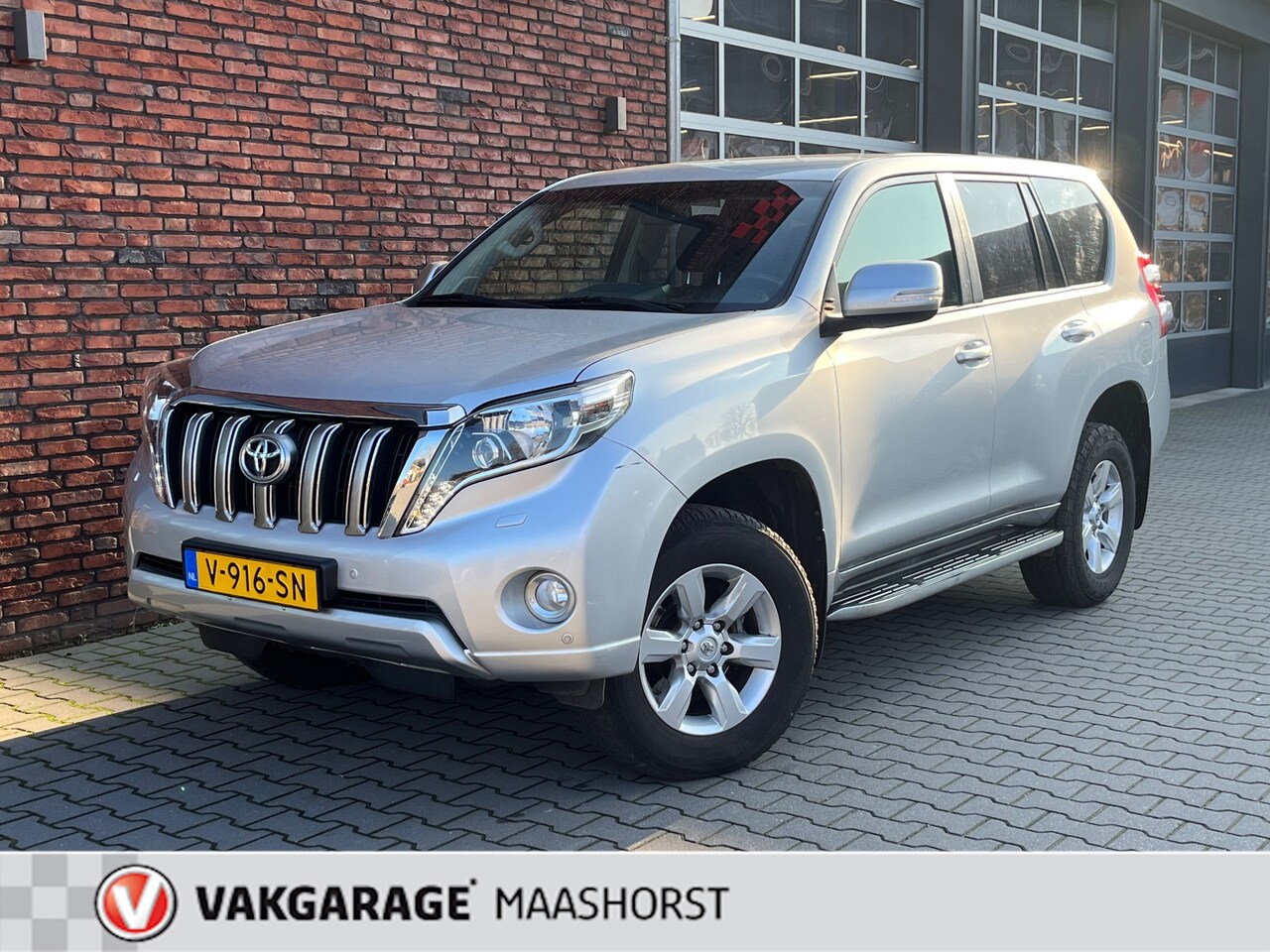 Toyota Land Cruiser - 2.8 D-4D-F LX High Roof Window Van AchteruitrijCam./PDC/DAB/Clima/Airco/Cruise/Trekhaak/Na - AutoWereld.nl